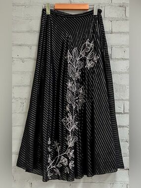 Vintage Black Floral Embroidered A-Line Metallic Skirt